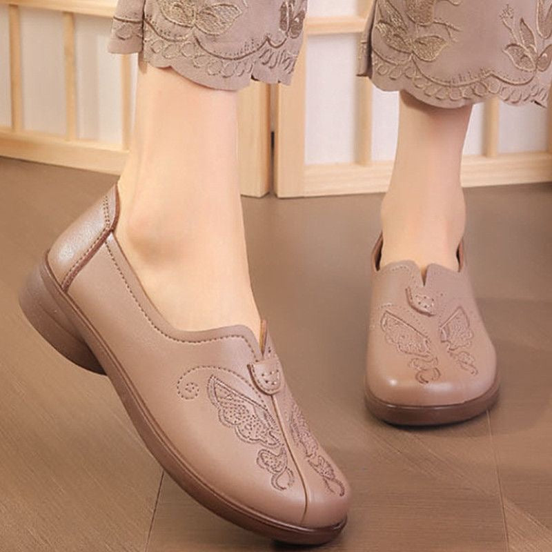 Zapatos planos bordados de piel auténtica