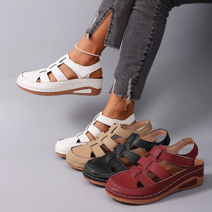 Sandalias casuales cerradas con calados para mujer