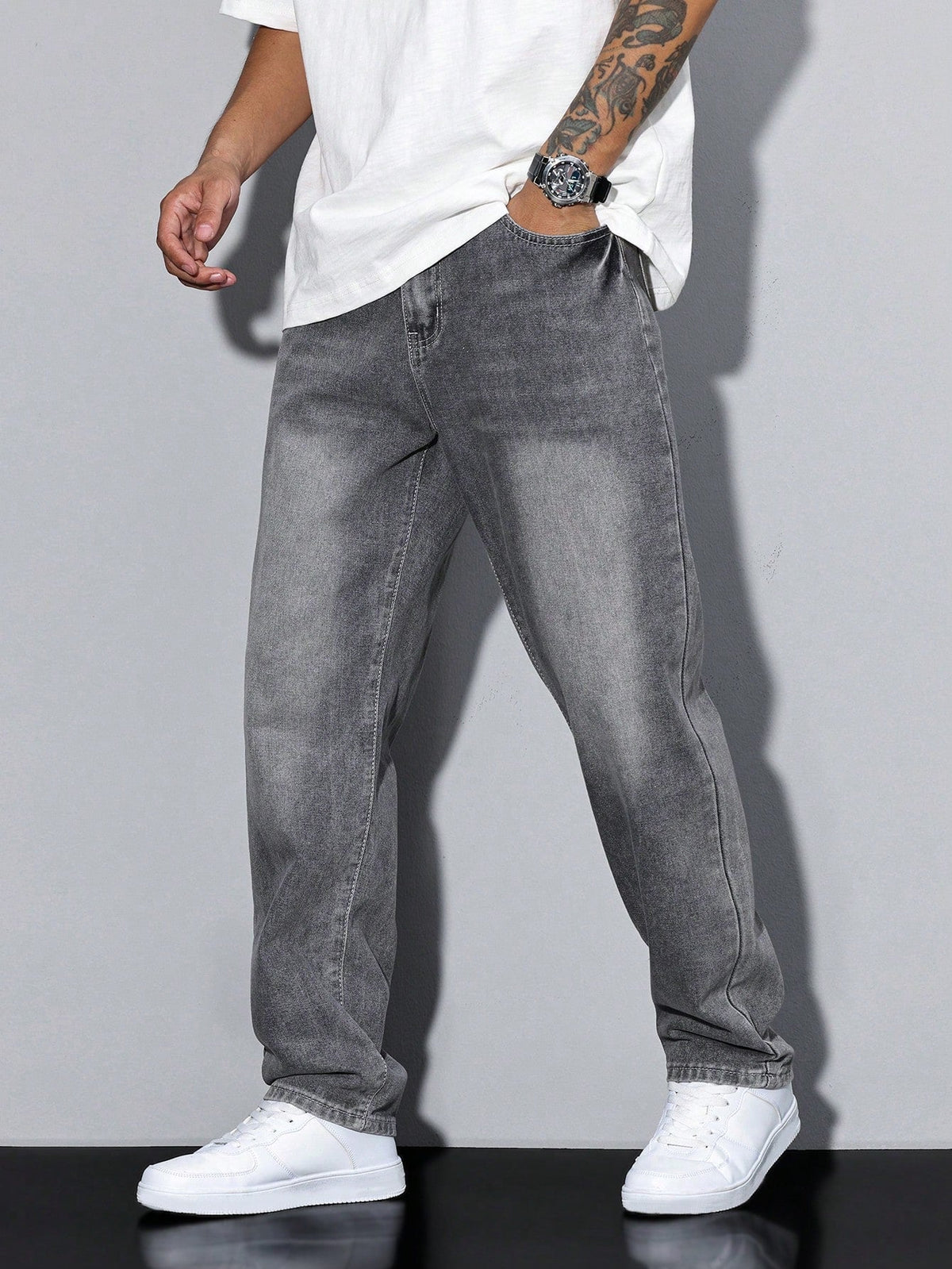 https://cdn.shopify.com/s/files/1/0981/1568/2584/files/Baggy-Jeans-Heren-Losse-Pasvorm-Maximale-Bewegingsvrijheid-2.jpg?v=1787116600