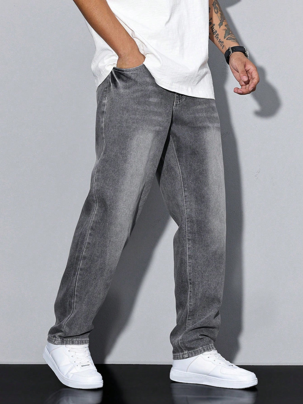 https://cdn.shopify.com/s/files/1/0981/1568/2584/files/Baggy-Jeans-Heren-Losse-Pasvorm-Maximale-Bewegingsvrijheid-3.jpg?v=1787116600