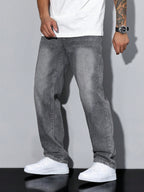 https://cdn.shopify.com/s/files/1/0981/1568/2584/files/Baggy-Jeans-Heren-Losse-Pasvorm-Maximale-Bewegingsvrijheid-5.jpg?v=1787116600