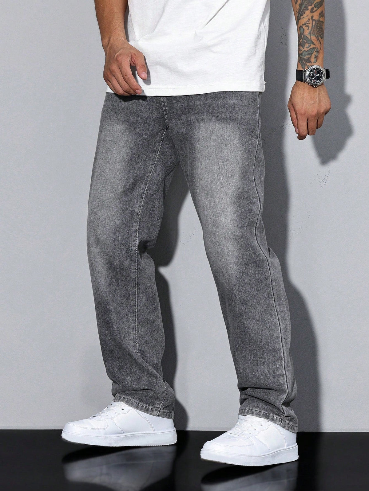 https://cdn.shopify.com/s/files/1/0981/1568/2584/files/Baggy-Jeans-Heren-Losse-Pasvorm-Maximale-Bewegingsvrijheid-5.jpg?v=1787116600