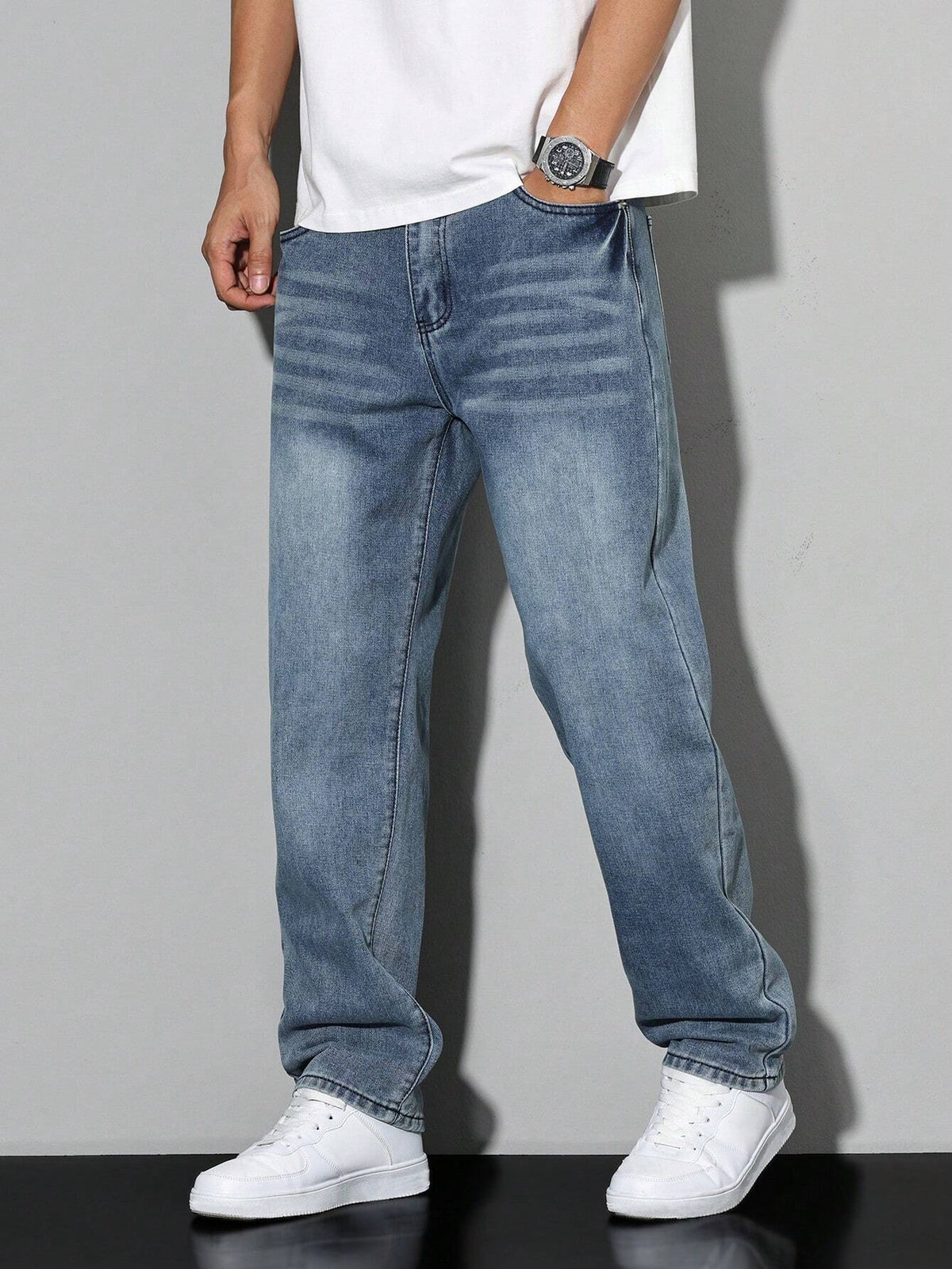 https://cdn.shopify.com/s/files/1/0981/1568/2584/files/Baggy-Jeans-Wijde-Spijkerbroek-met-Washed-Look-11.jpg?v=1787116600