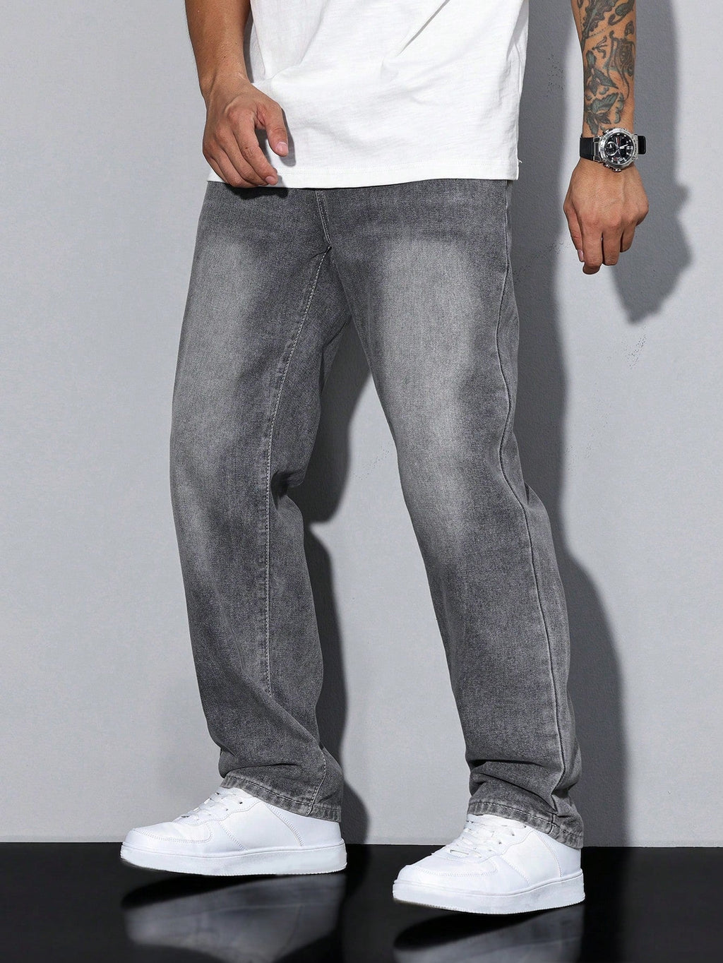 https://cdn.shopify.com/s/files/1/0981/1568/2584/files/Baggy-Jeans-Wijde-Spijkerbroek-met-Washed-Look-5.jpg?v=1787116600