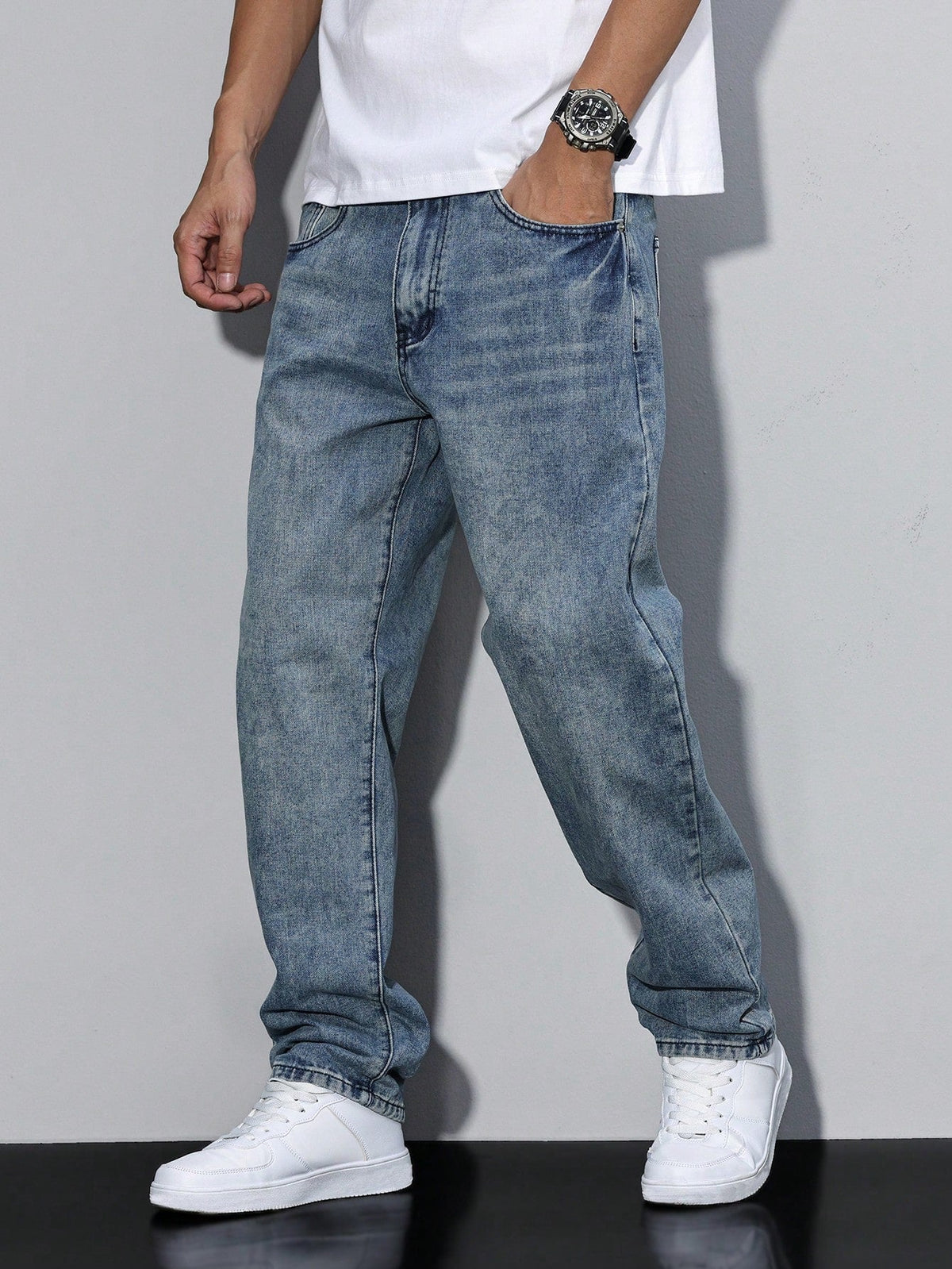 https://cdn.shopify.com/s/files/1/0981/1568/2584/files/Baggy-Jeans-Wijde-Spijkerbroek-met-Washed-Look-6.jpg?v=1787116600