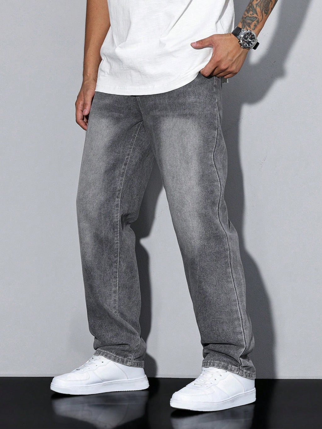 https://cdn.shopify.com/s/files/1/0981/1568/2584/files/Baggy-Jeans-Wijde-Spijkerbroek-met-Washed-Look.jpg?v=1787116600