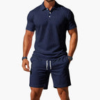 https://cdn.shopify.com/s/files/1/0981/1568/2584/files/Heren-Set-Ademend-Comfortabel-als-2-Delige-Poloset-2.jpg?v=1787116236