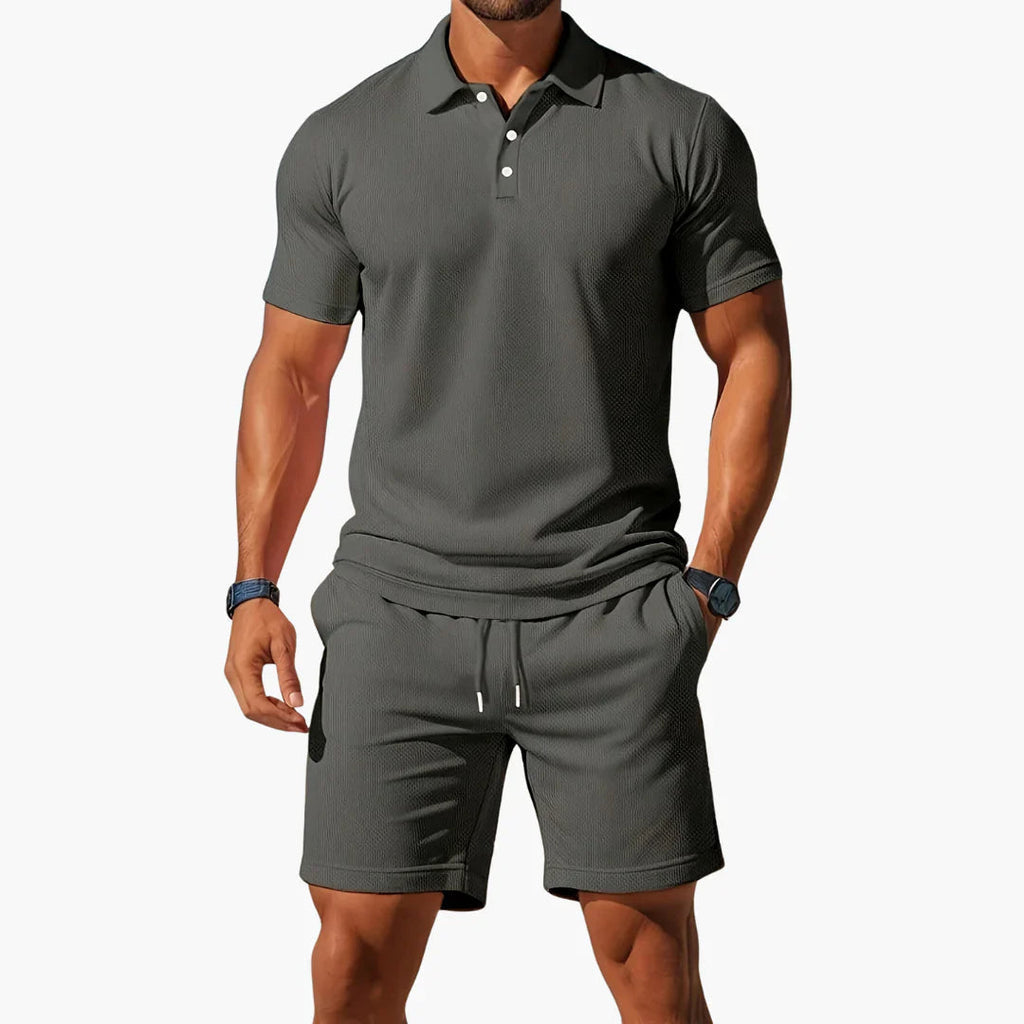 https://cdn.shopify.com/s/files/1/0981/1568/2584/files/Heren-Set-Ademend-Comfortabel-als-2-Delige-Poloset-4.jpg?v=1787116236