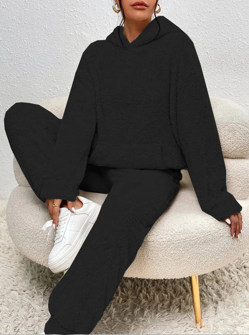 https://cdn.shopify.com/s/files/1/0981/1568/2584/files/Hoodie-Dames-Warm-Comfortabel-voor-de-Winter-2.jpg?v=1787939814