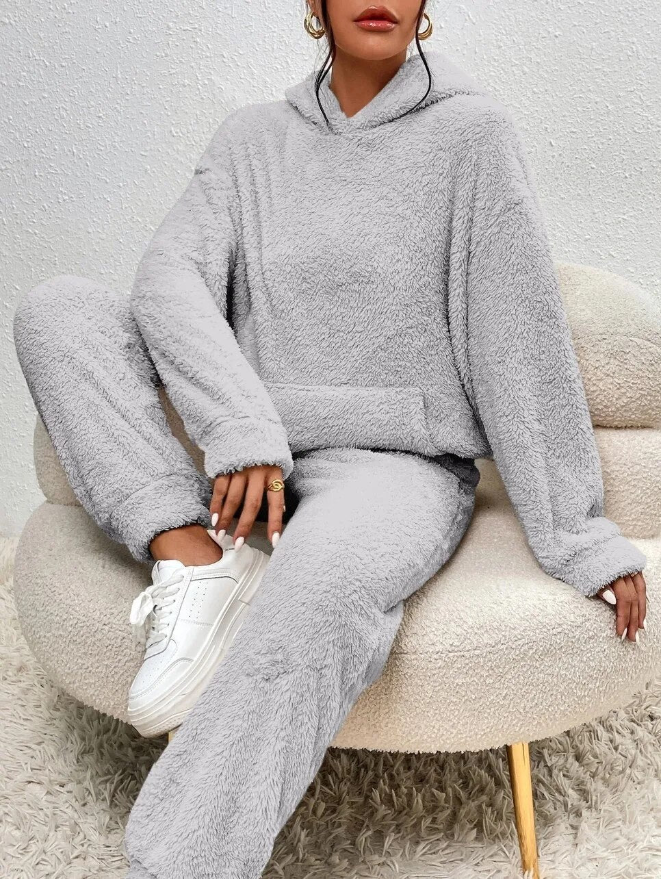 https://cdn.shopify.com/s/files/1/0981/1568/2584/files/Hoodie-Dames-Warm-Comfortabel-voor-de-Winter-3.jpg?v=1787939814