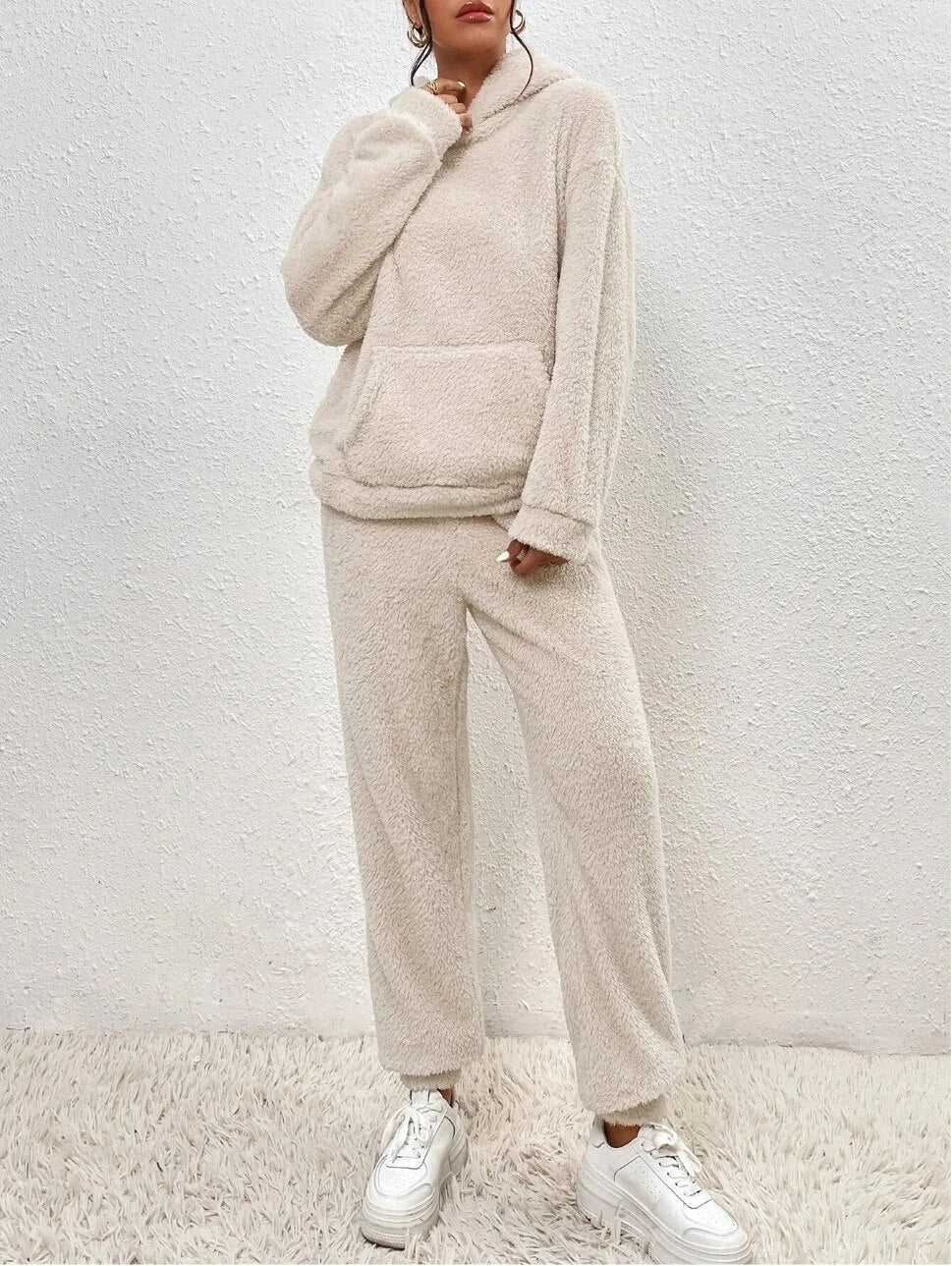 https://cdn.shopify.com/s/files/1/0981/1568/2584/files/Hoodie-Dames-Warm-Comfortabel-voor-de-Winter-6.jpg?v=1787939814