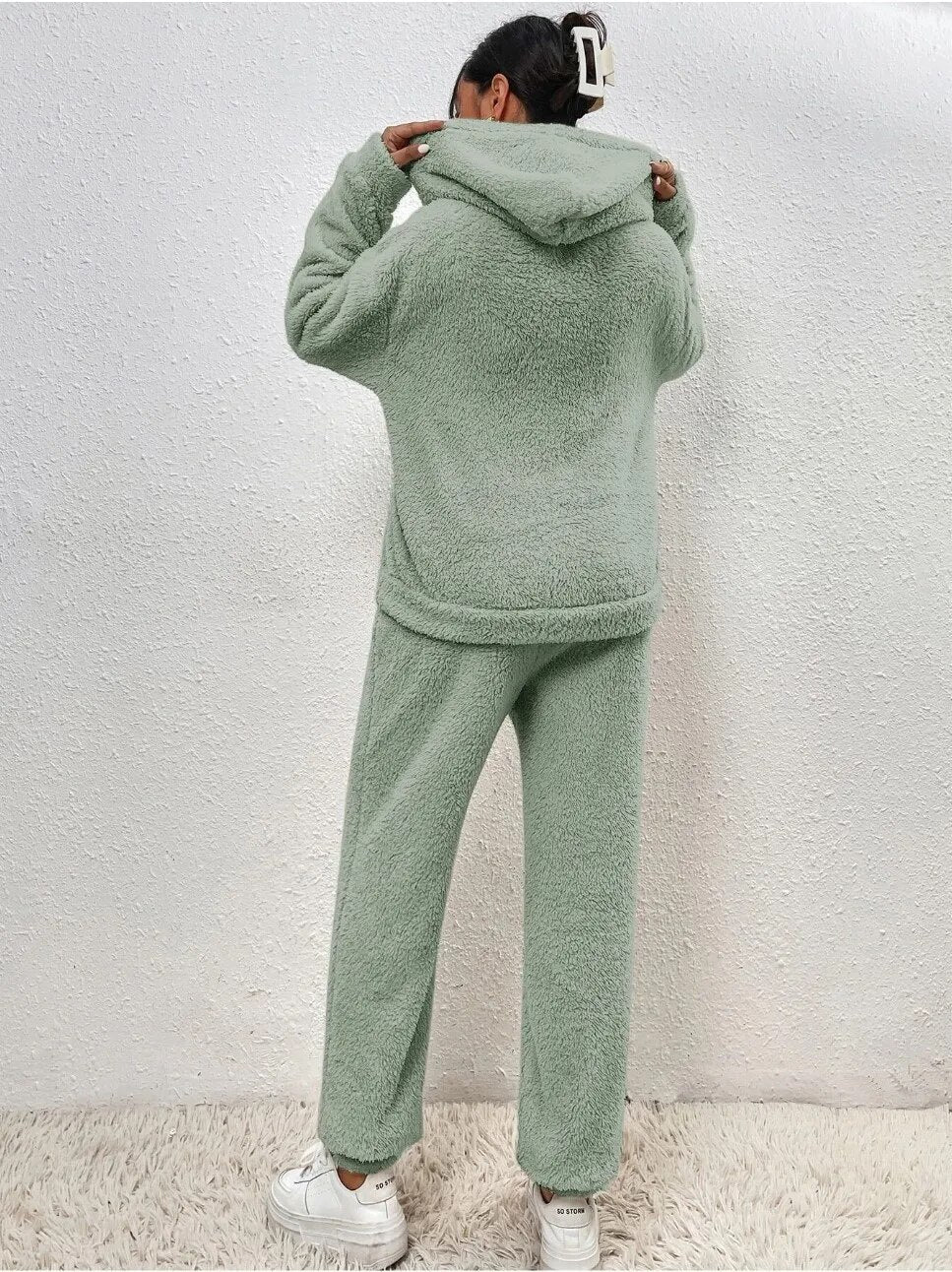 https://cdn.shopify.com/s/files/1/0981/1568/2584/files/Hoodie-Dames-Warm-Comfortabel-voor-de-Winter-8.jpg?v=1787939815