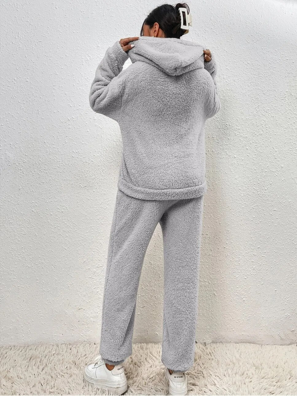 https://cdn.shopify.com/s/files/1/0981/1568/2584/files/Hoodie-Dames-Warm-Comfortabel-voor-de-Winter-9.jpg?v=1787939814