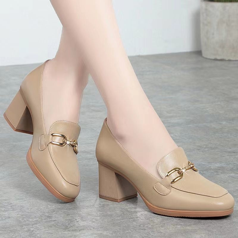 Tacones altos con suela suave y punta redonda