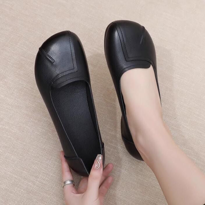 Zapatos cómodos de cuero con suela blanda y punta redonda