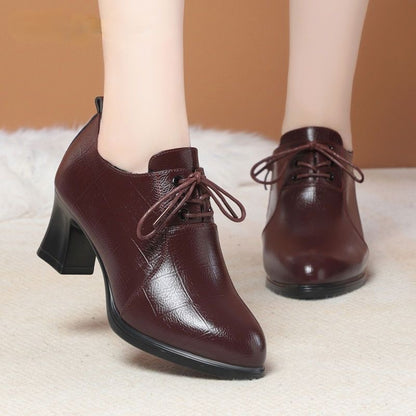 Tacones altos con cordones