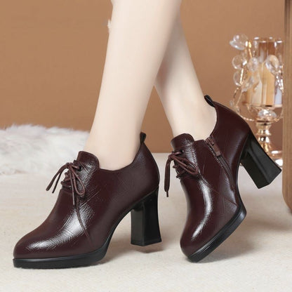 Tacones altos con cordones