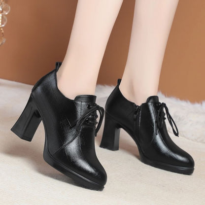 Tacones altos con cordones