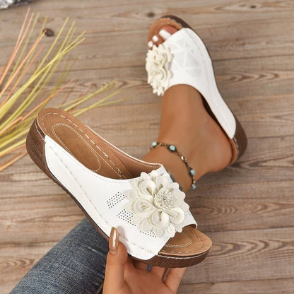 Sandalias de cuña con estampado floral