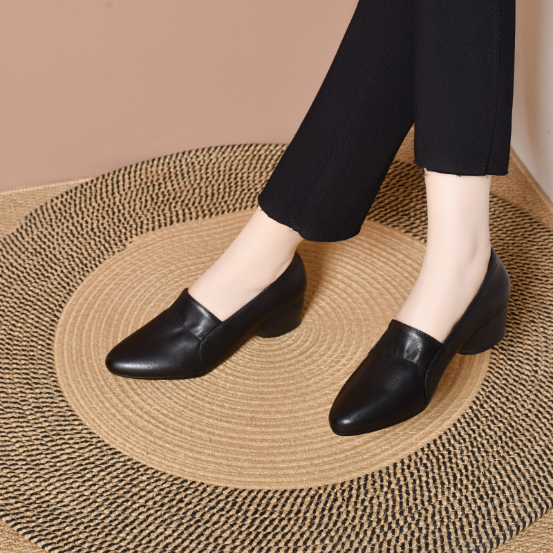 Zapatos de piel de tacón bajo con cuña