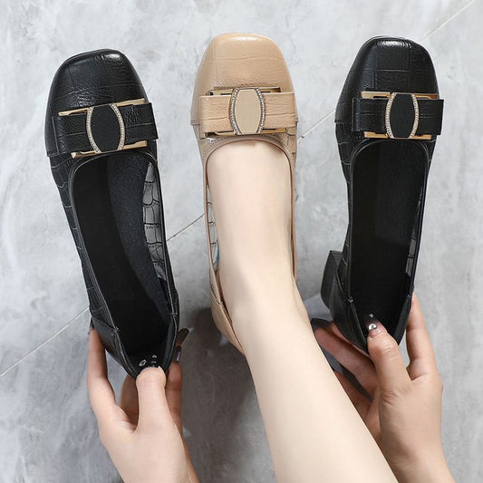 Zapatos planos de piel con diseño de diamante