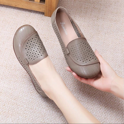 Zapatos de cuero huecos de suela blanda