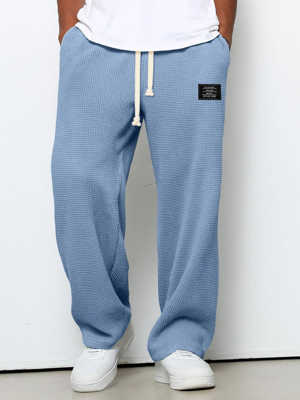 https://cdn.shopify.com/s/files/1/0981/1568/2584/files/Jogger-Broek-Heren-Relaxte-Pasvorm-Tijdloze-Stijl.jpg?v=1787116601