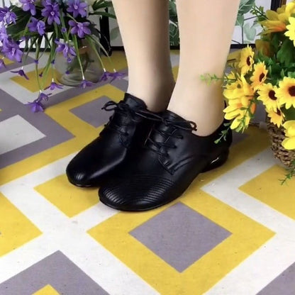 Zapatos de piel de tacón bajo con cordones y punta redonda