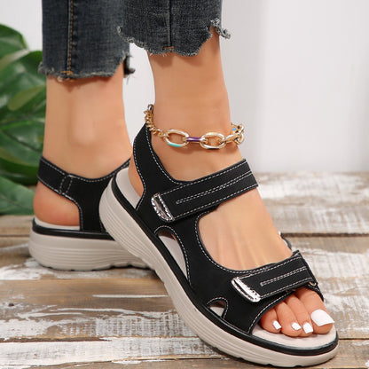 Sandalias planas con velcro
