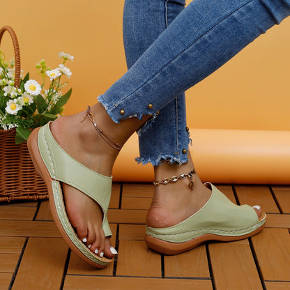 Pantuflas con cuña y tanga