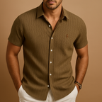https://cdn.shopify.com/s/files/1/0981/1568/2584/files/Overhemd-Korte-Mouw-Heren-Luchtig-Draagcomfort-Verzorgde-Look-8.png?v=1787116514