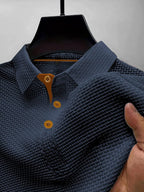 https://cdn.shopify.com/s/files/1/0981/1568/2584/files/Poloshirt-Heren-Luchtige-Moderne-Polo-met-Gebreide-Textuur-2.jpg?v=1787116514