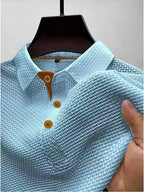 https://cdn.shopify.com/s/files/1/0981/1568/2584/files/Poloshirt-Heren-Luchtige-Moderne-Polo-met-Gebreide-Textuur-3.jpg?v=1787116514