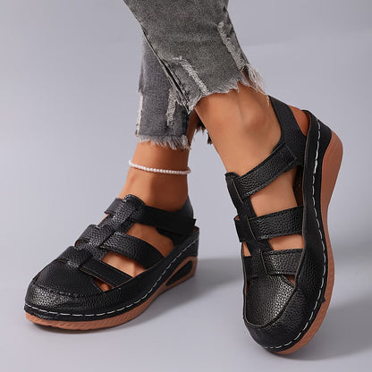 Sandalias casuales cerradas con calados para mujer