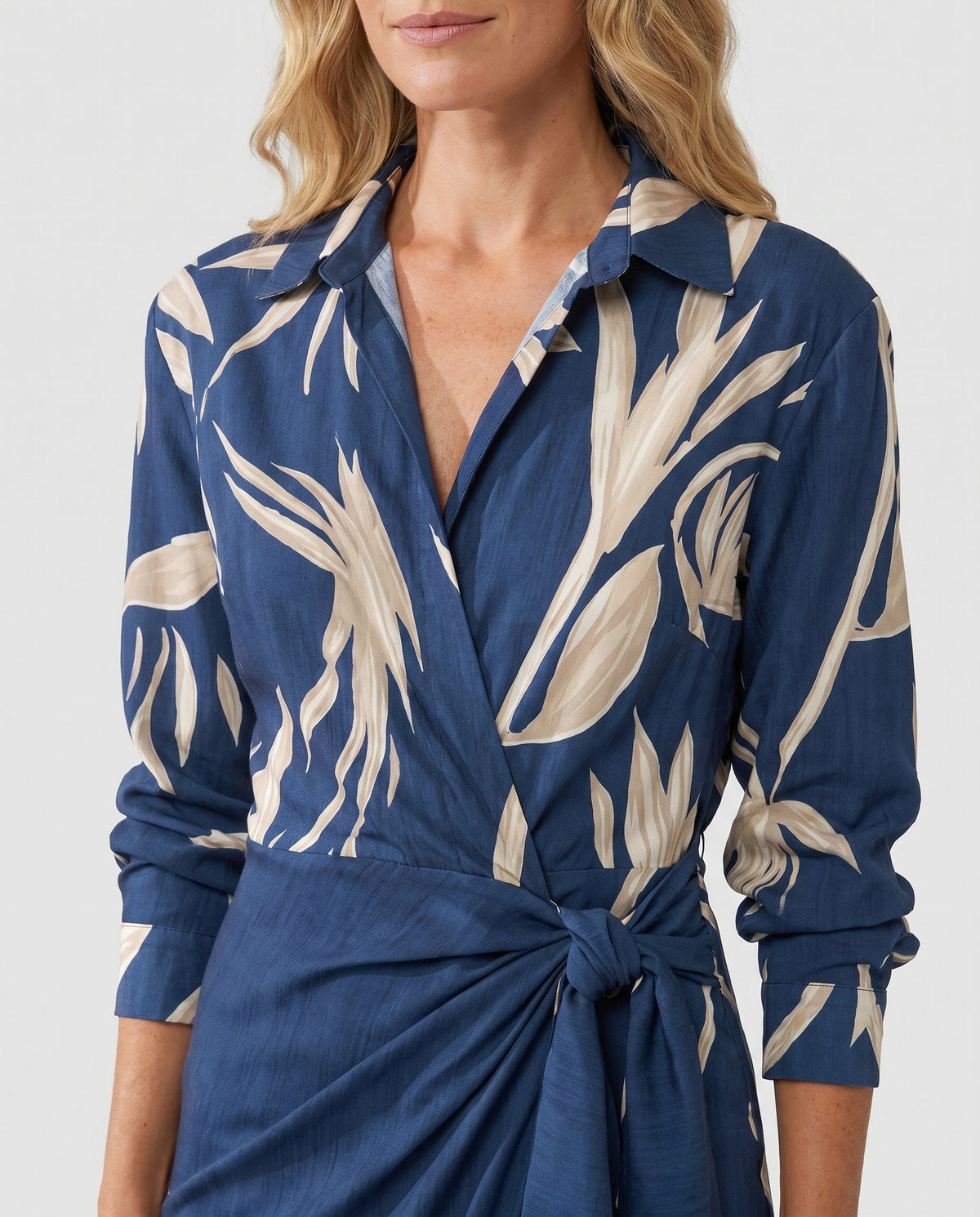 https://cdn.shopify.com/s/files/1/0981/1568/2584/files/womens-dress-leaf-print-maxi-wrap-v-neck__model_04_detail.jpg?v=1787074022